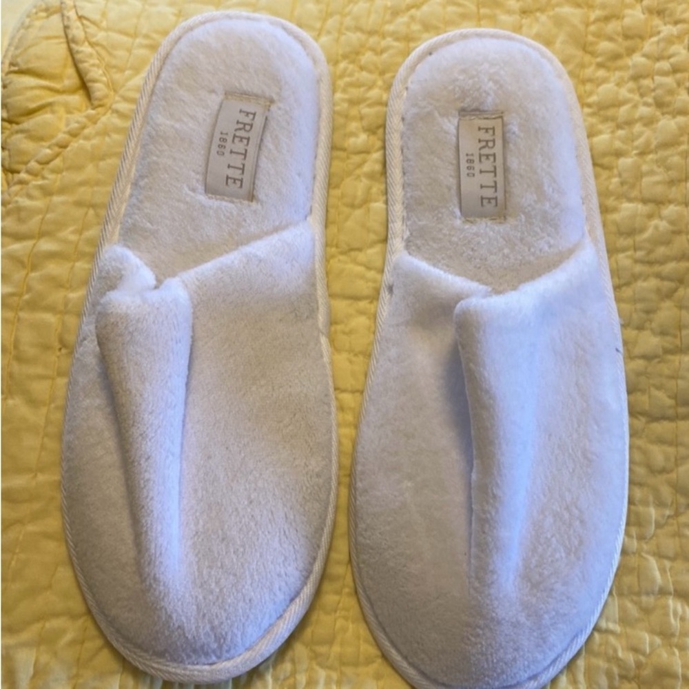 Frette 2 Pair White Plush Slippers
